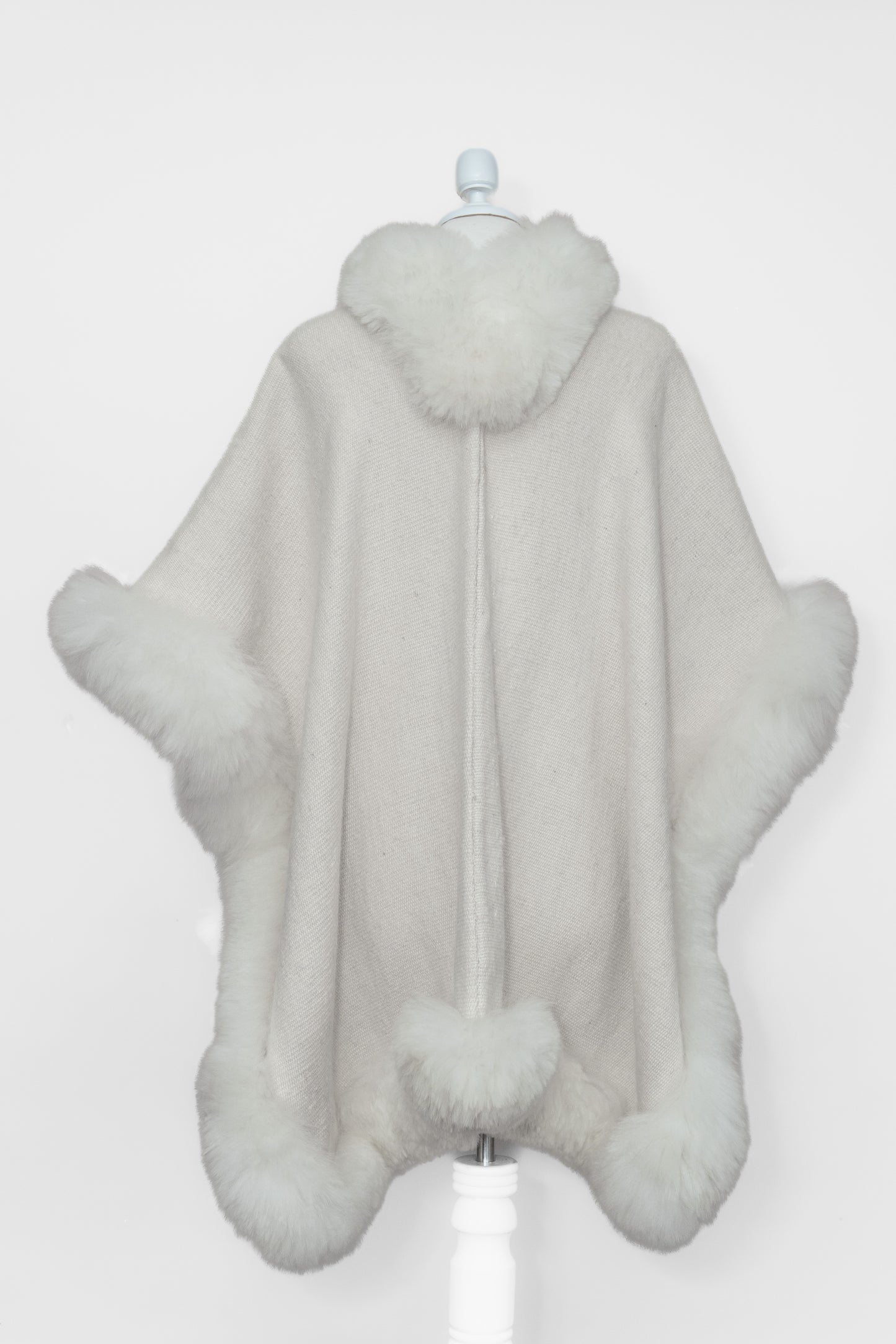 White Alpaca Cape | Cape 847