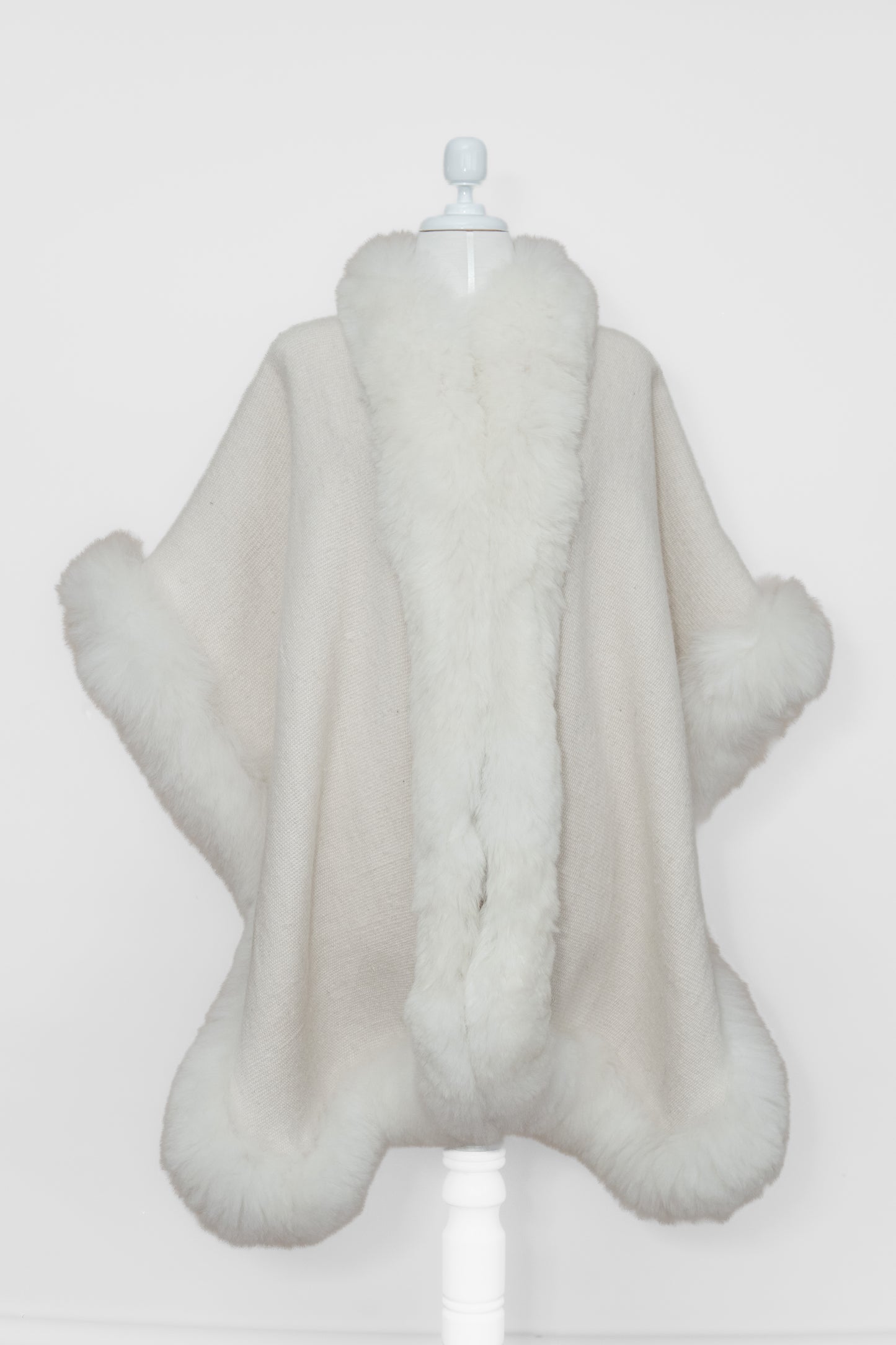 White Alpaca Cape | Cape 847