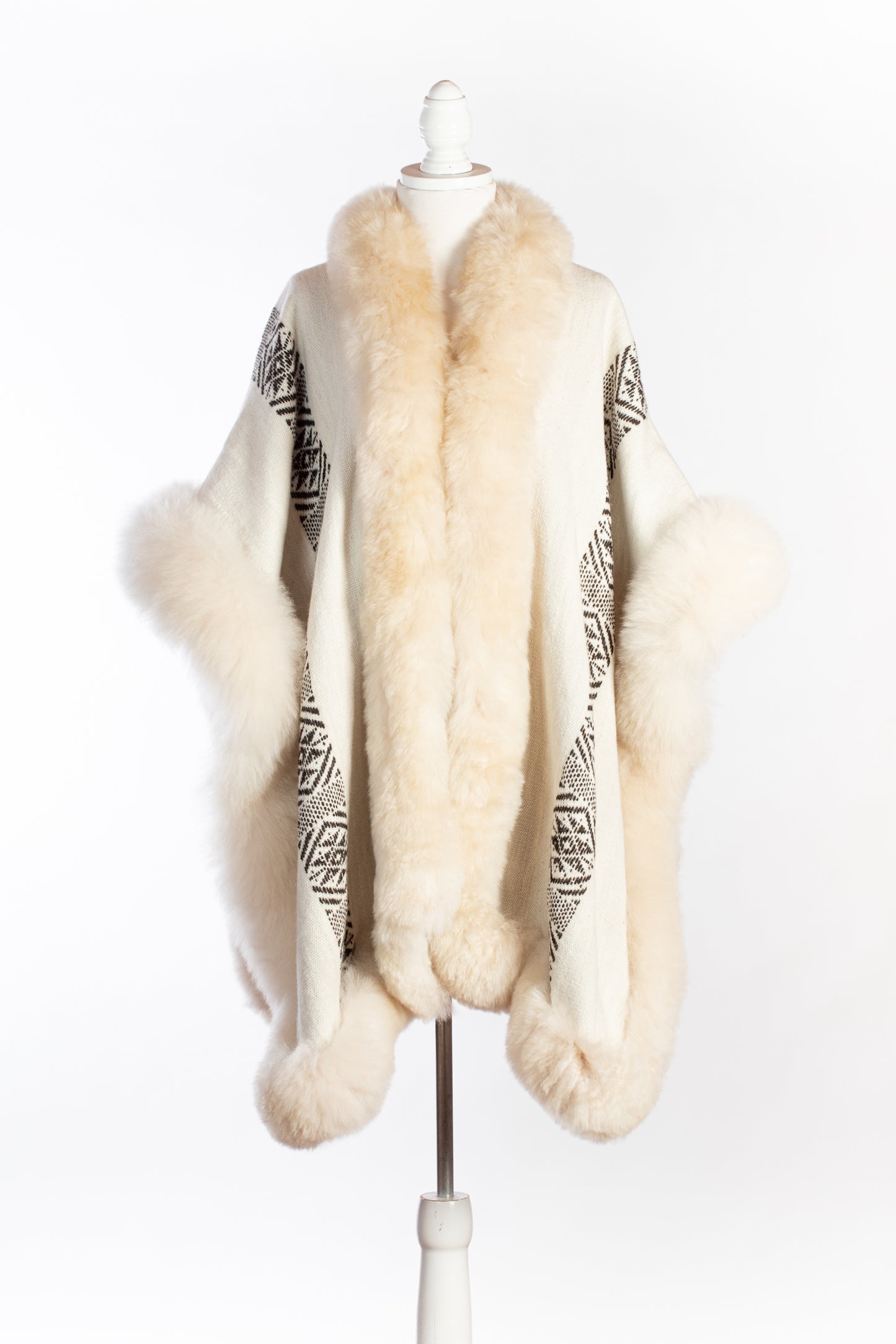 Cream Alpaca Cape | Elemental Balance | Cape 741